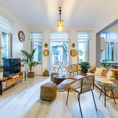 Galata Gem: With Balcony Access شقة *
