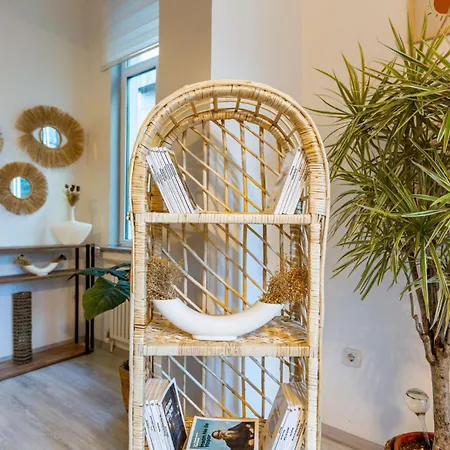 Galata Gem: With Balcony Access شقة *